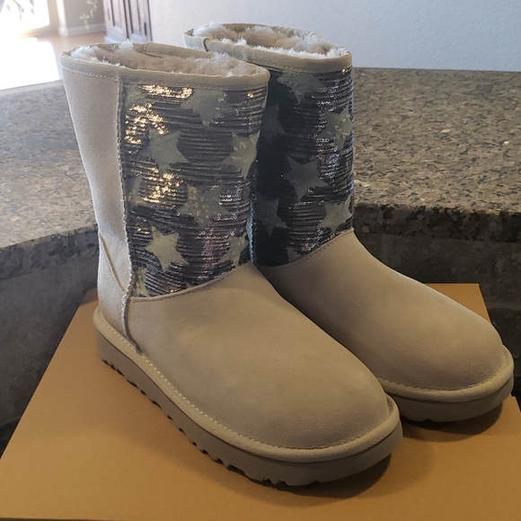 UGGs - Picture 1 of 5